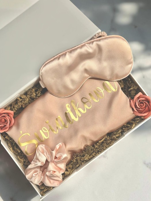 BridesmaidBox - box prezentowy dla Świadkowej - personalizowany szlafrok, opaska na oczy, gumka Scrunchie - podziękowanie, prezent, zapytanie o świadkowanie, panieński, ślub