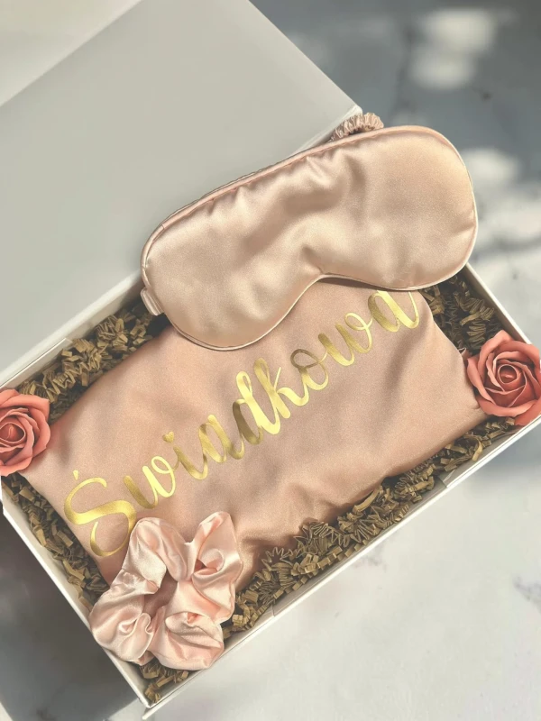 BridesmaidBox - box prezentowy dla Świadkowej - personalizowany szlafrok, opaska na oczy, gumka Scrunchie - podziękowanie, prezent, zapytanie o świadkowanie, panieński, ślub